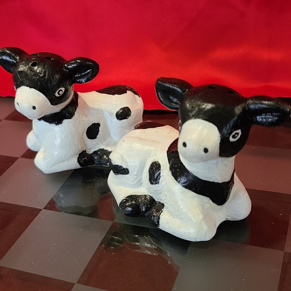 Salt & Pepper Shakers for sale Cow collectible